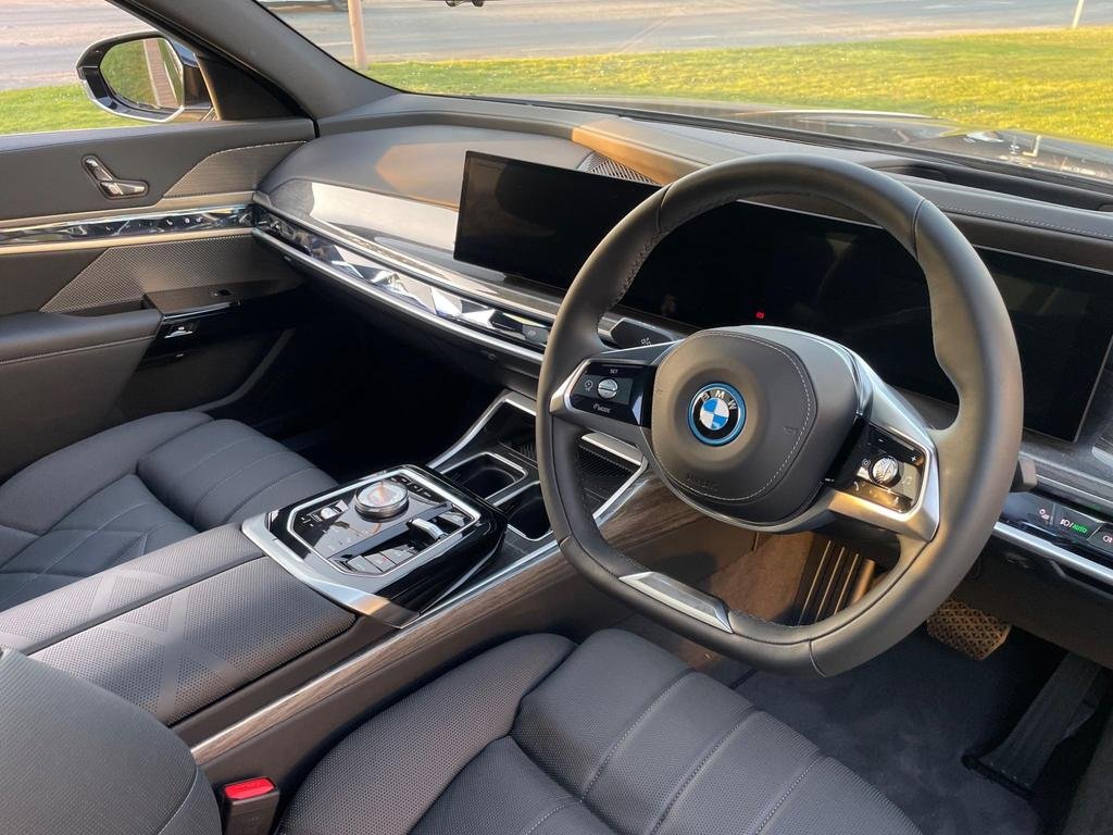 BMW i7